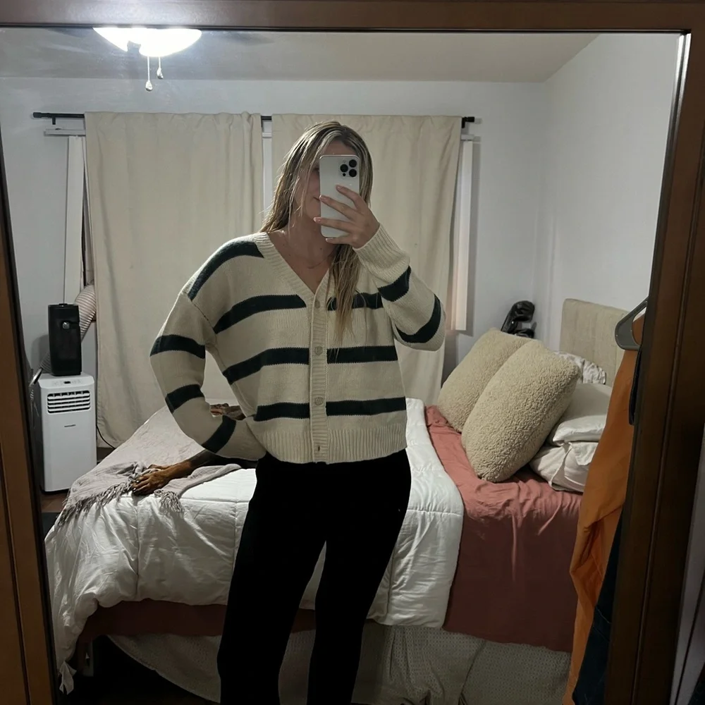 SPLENDID cardigan - Picture 10 of 15